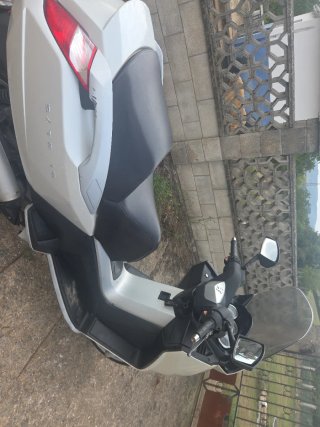 Peugeot Satelis 125cc Beige/Negro con garantía.