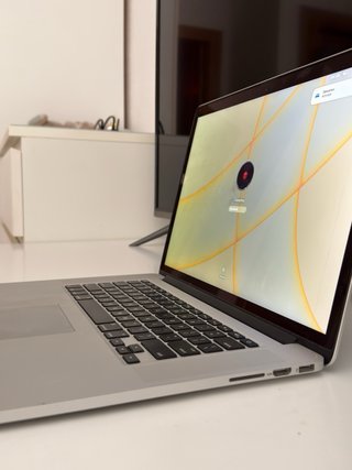 MacBook Pro Retina 15” – Mid 2015 – i7 – 16 GB RAM