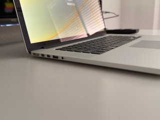 MacBook Pro Retina 15” – Mid 2015 – i7 – 16 GB RAM