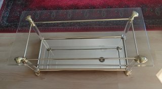 Mesa centro cristal y metal dorado