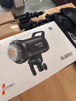 Kit 2 Focos LEX Godox SL60II D trípode y softbox
