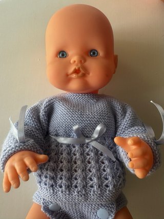 Nenuco con ropa tejida a mano