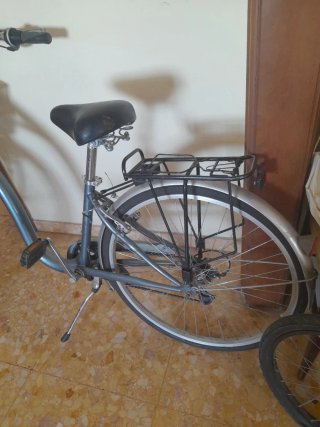 Bicicleta urbana con cesta