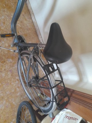 Bicicleta urbana con cesta