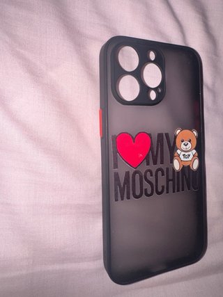 Funda iPhone 15 Pro Max Moschino Oso
