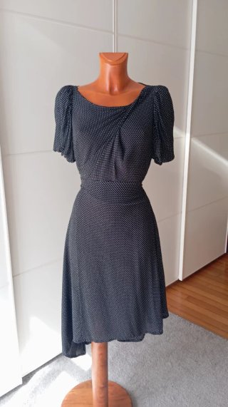 Vestido vintage negro lunares blancos.
