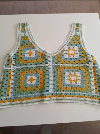 Top de punto crochet multicolor