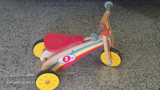 Triciclo de madera para niños