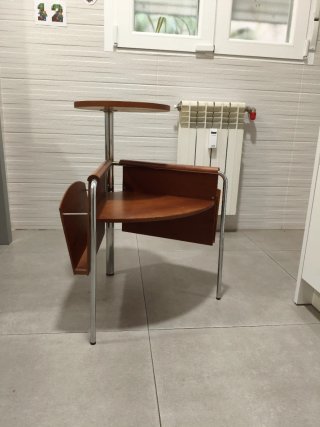Mesita esquinera de salón madera y metal