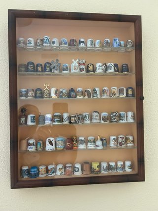 Vetrina espositiva di ditali collezione di ditali