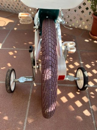 Bicicleta para niñas LOL 16 con ruedines