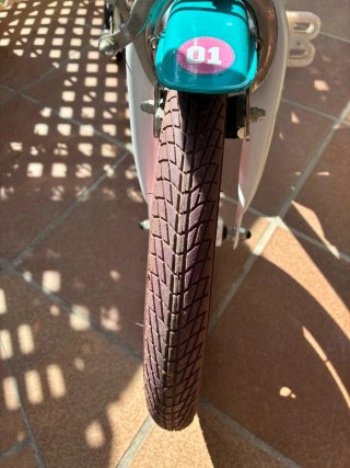 Bicicleta para niñas LOL 16 con ruedines