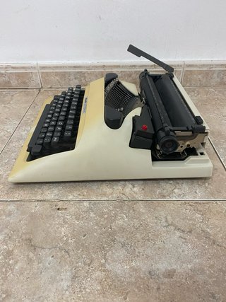 Máquina de escribir Olivetti Lettera 10