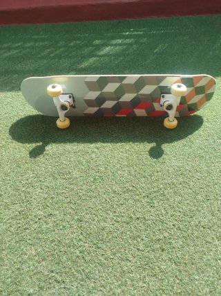 Tabla de skate nueva 79x19cm
