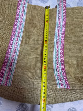 Bolsa de playa de yute con tiras rosas