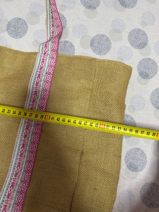 Bolsa de playa de yute con tiras rosas