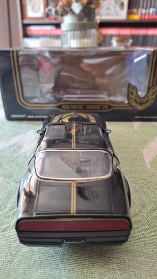 Pontiac Firebird Los Caraduras 1:24