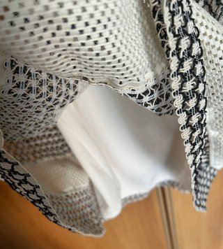 Vestito bianco nero strisce con scollatura estivo
