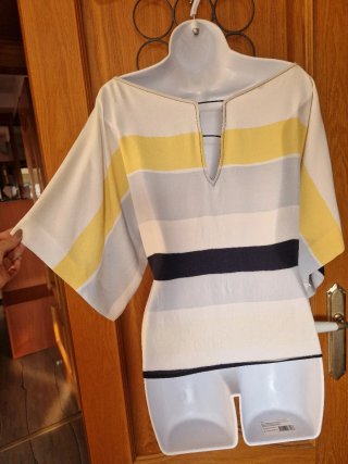Blusa elegante y bonito. Talla M