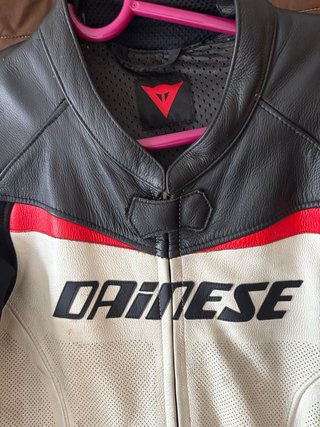 Mono Dainese cuero sportbike negro rojo blanco