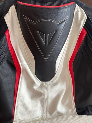 Mono Dainese cuero sportbike negro rojo blanco