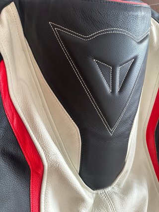 Mono Dainese cuero sportbike negro rojo blanco