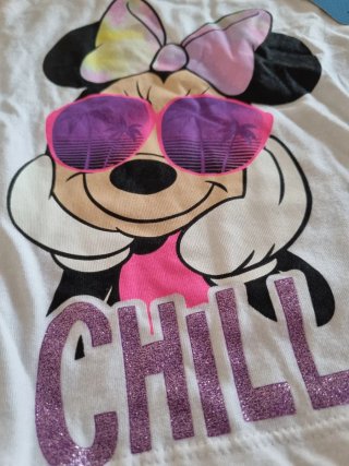 Conjunto Minnie Mouse niña colorido.