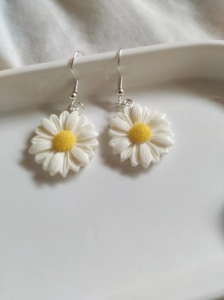Conjunto de collar y pendientes margaritas plata