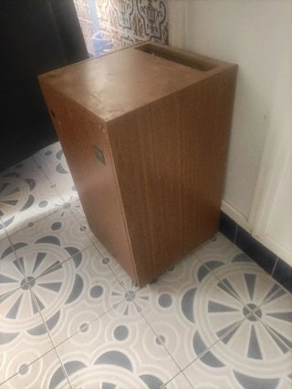 Minibar madera y plástico