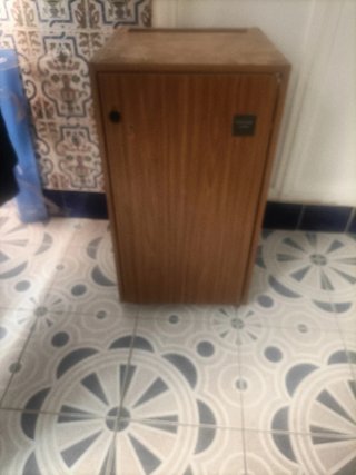 Minibar madera y plástico
