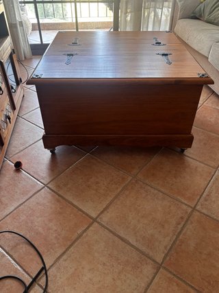 Arcón de madera con ruedas