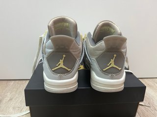 Air Jordan 4 Retro Beige/Gris