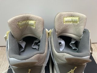 Air Jordan 4 Retro Beige/Gris