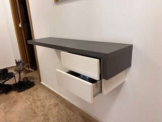 Mueble recibidor flotante gris y blanco