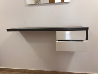 Mueble recibidor flotante gris y blanco