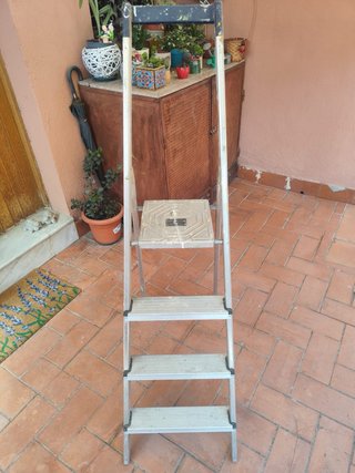 Escalera plegable aluminio 4 peldaños