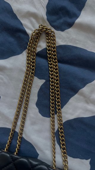 Bolso Guess Negro Dorado Acolchado Cadena