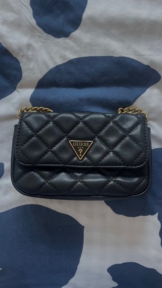 Bolso Guess Negro Dorado Acolchado Cadena