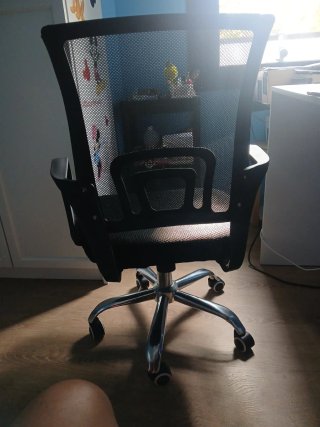Silla de escritorio negra y plateada