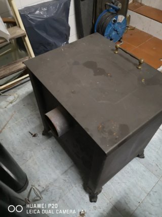 Estufa de leña hierro con puerta cristal