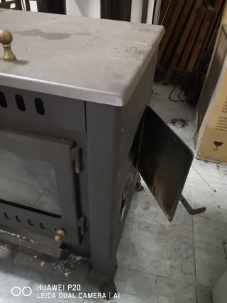 Estufa de leña hierro con puerta cristal