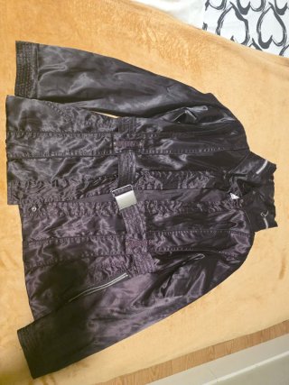 Chaqueta negra con cinturón