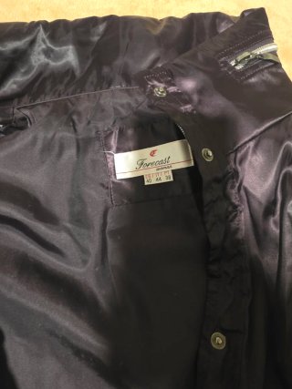 Chaqueta negra con cinturón