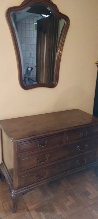 Cómoda de madera con 4 cajones