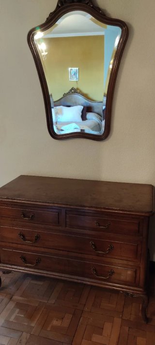 Cómoda de madera con 4 cajones