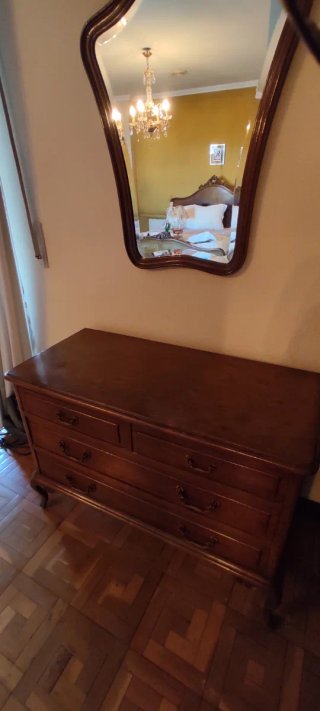 Cómoda de madera con 4 cajones
