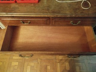 Cómoda de madera con 4 cajones