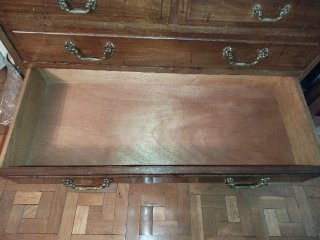 Cómoda de madera con 4 cajones