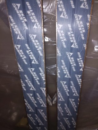 2 Esquís Dynastar Retro fijaciones Salomón