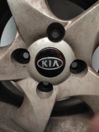 Llanta Kia Carens Aleación Titanio 205/60R15
